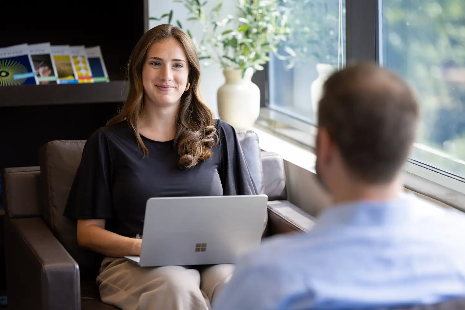 Consultant and team lead discuss career goals and skills to optimize resource allocation